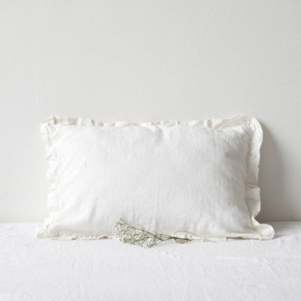 Kissenbezug mit Rüschen – 100 % Leinen – in White | Dexity Lichtdesign