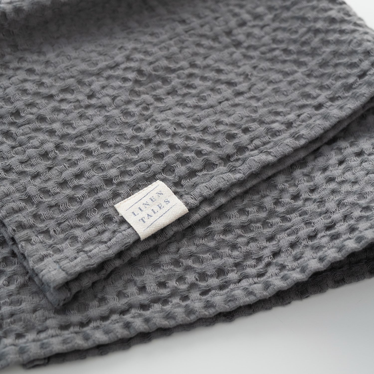 Waffel - Handtuch „Honeycomb“ – Dunkelgrau & Hellgrau – in Dunkelgrau | Dexity Lichtdesign