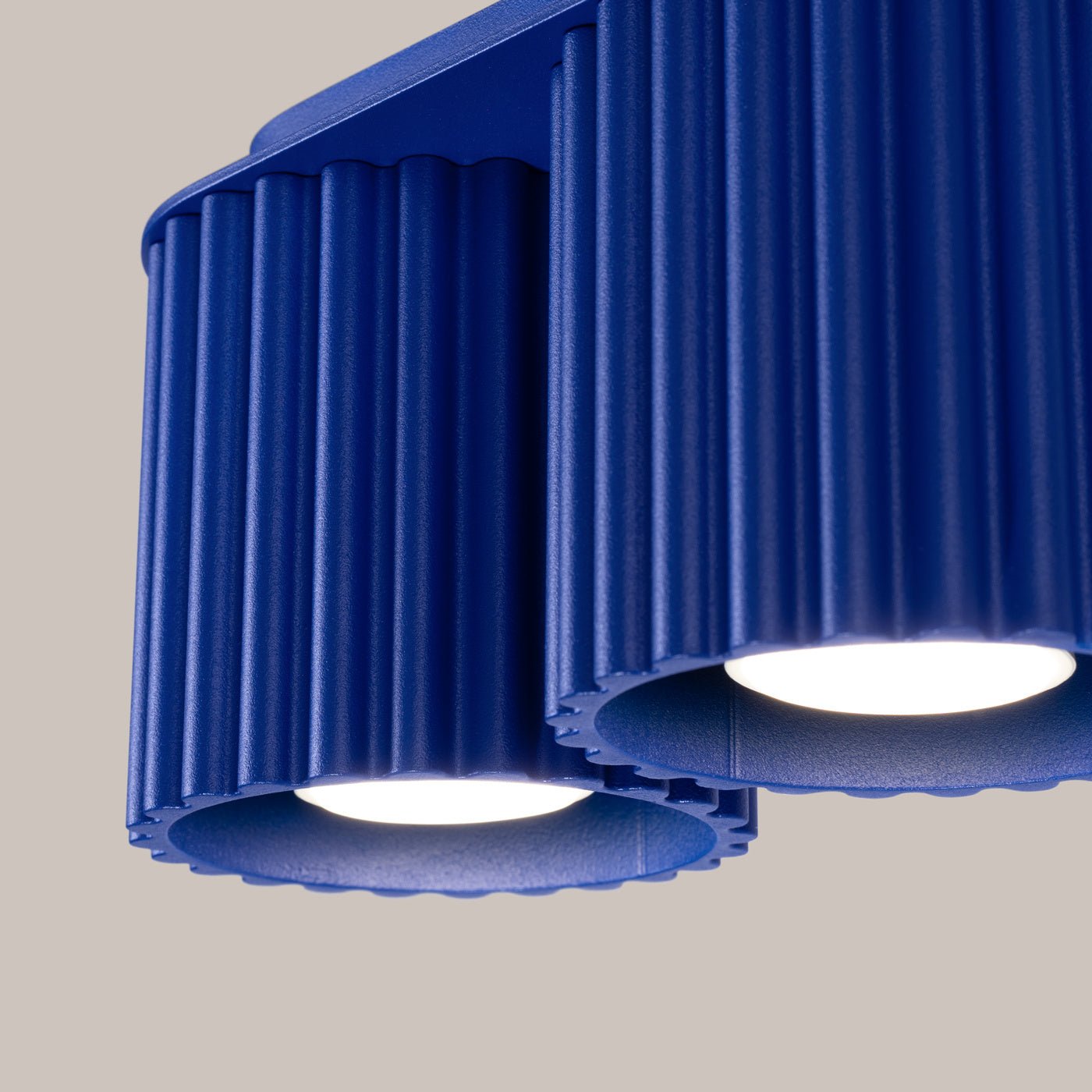 Deckenleuchte "AURA 2" – Deckenleuchte in Ultramarin | Dexity Lichtdesign