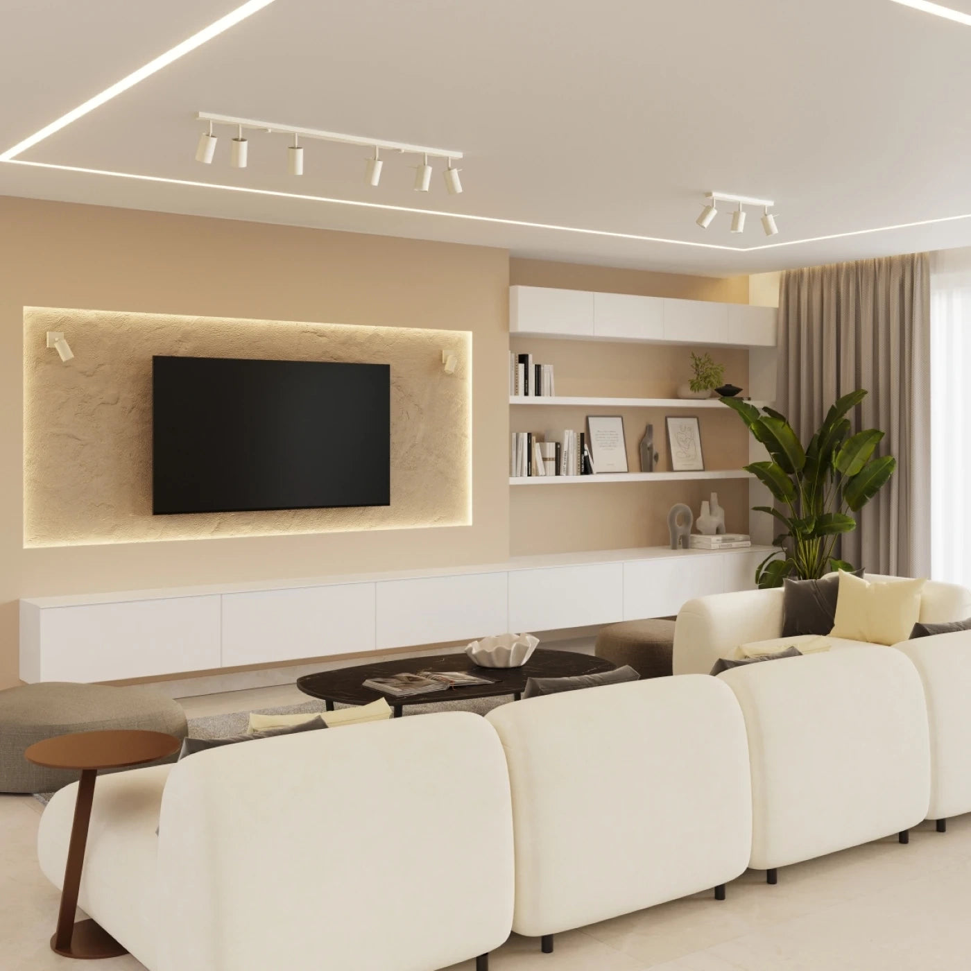 Minimalistisches Wohnzimmer mit weißem Stoffsofa, wandmontiertem Flachbildfernseher, dunklem Couchtisch, weißen Hängeschränken und grüner Pflanze.