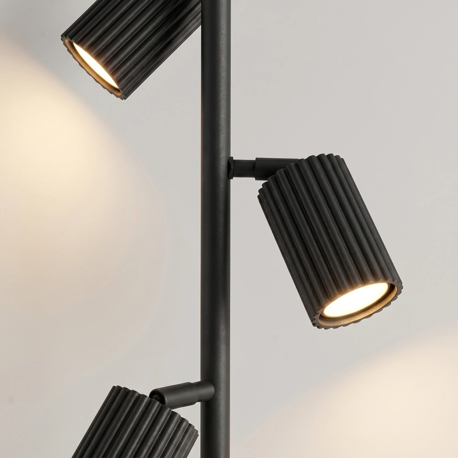 Stehlampe "KARBON 3"
