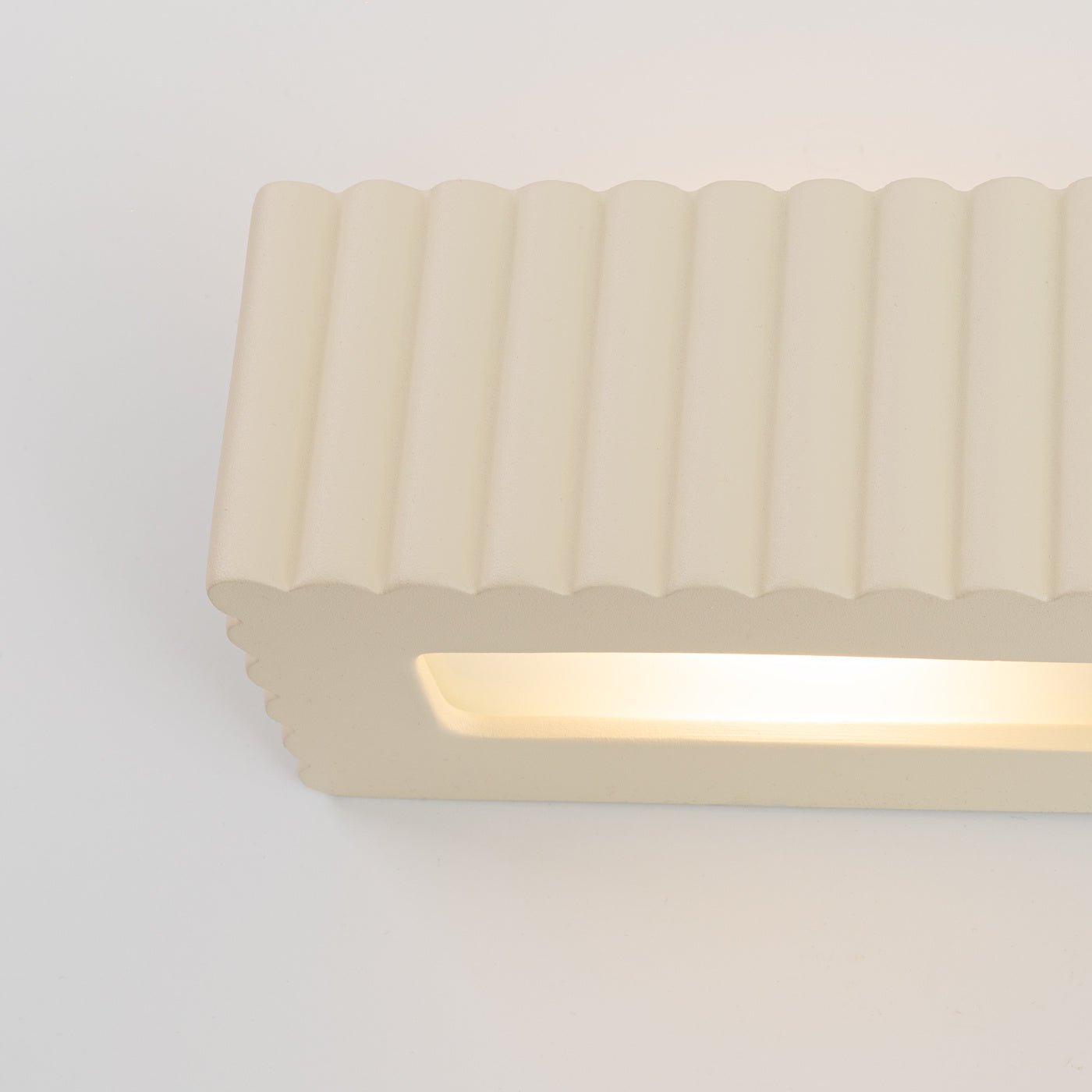 Keramik Wandleuchte "RIGATA" – in Beige | Dexity Lichtdesign