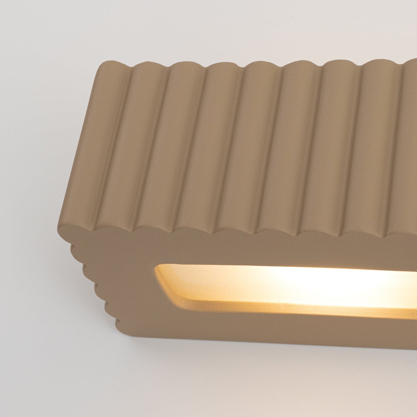 Keramik Wandleuchte "RIGATA" – in Taupe | Dexity Lichtdesign
