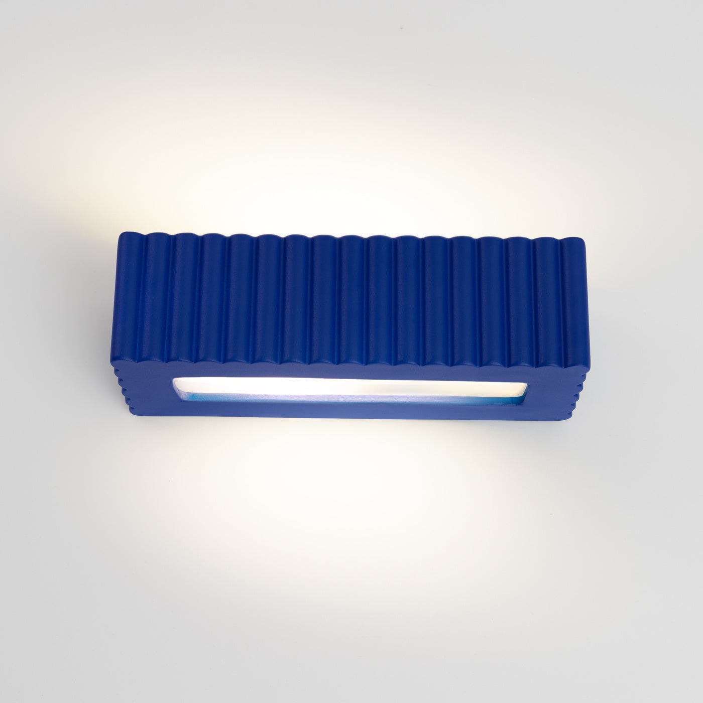 Keramik Wandleuchte "RIGATA" – in Ultramarin | Dexity Lichtdesign