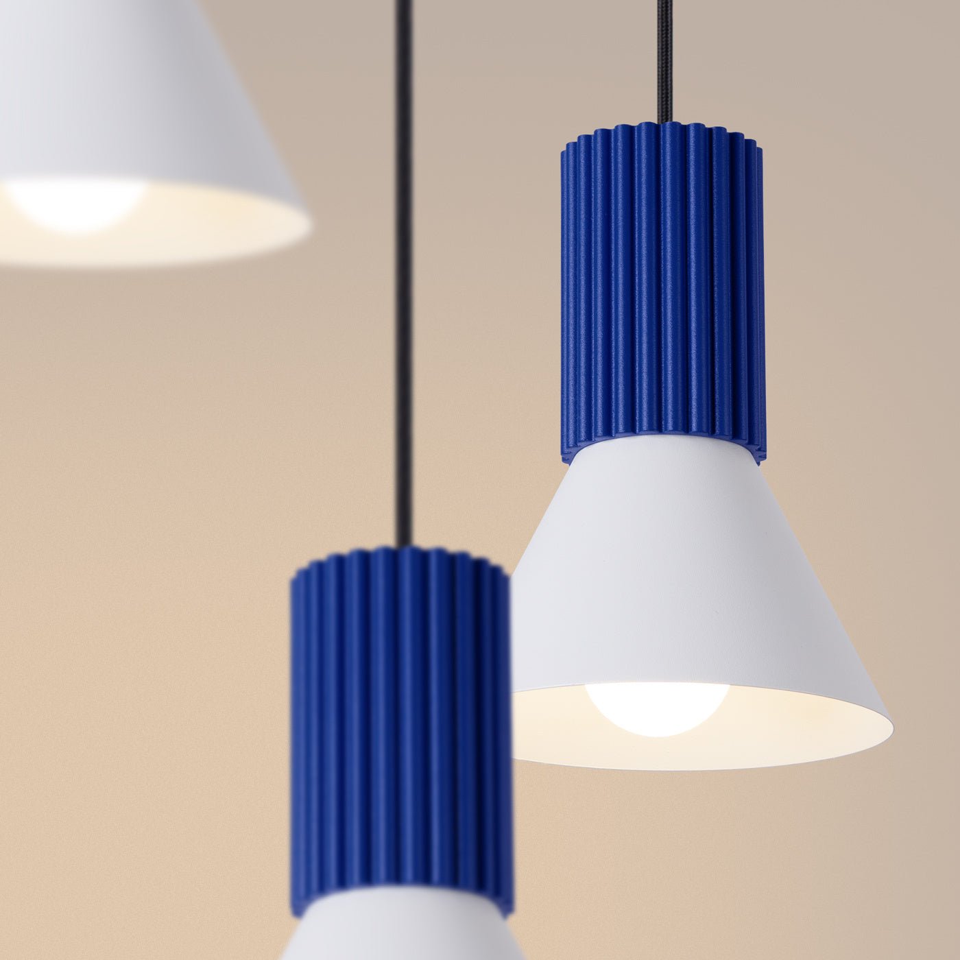 Pendelleuchte "ESTRIA 3P" – in Ultramarin | Dexity Lichtdesign