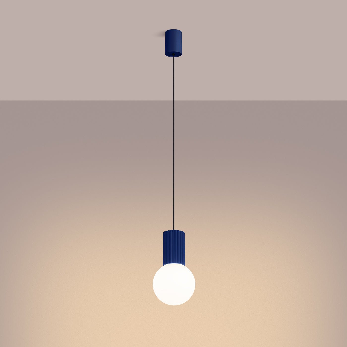 Pendelleuchte "HALO 1" – Pendelleuchte in Ultramarin | Dexity Lichtdesign