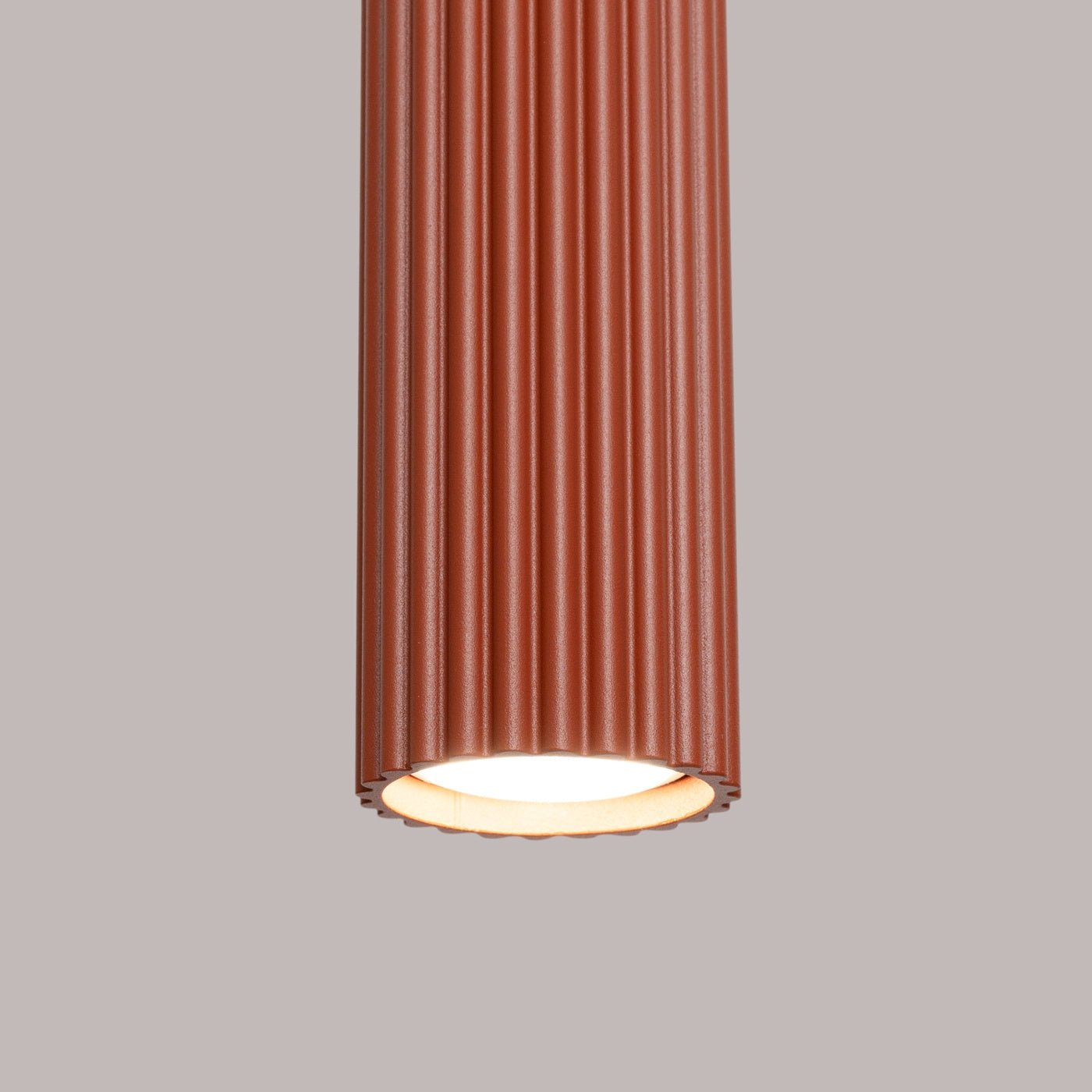 Pendelleuchte "KARBON 3L" – Pendelleuchte in Roter Ocker | Dexity Lichtdesign