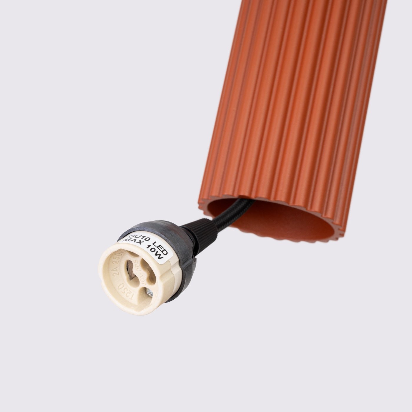 Pendelleuchte "KARBON 3L" – Pendelleuchte in Roter Ocker | Dexity Lichtdesign
