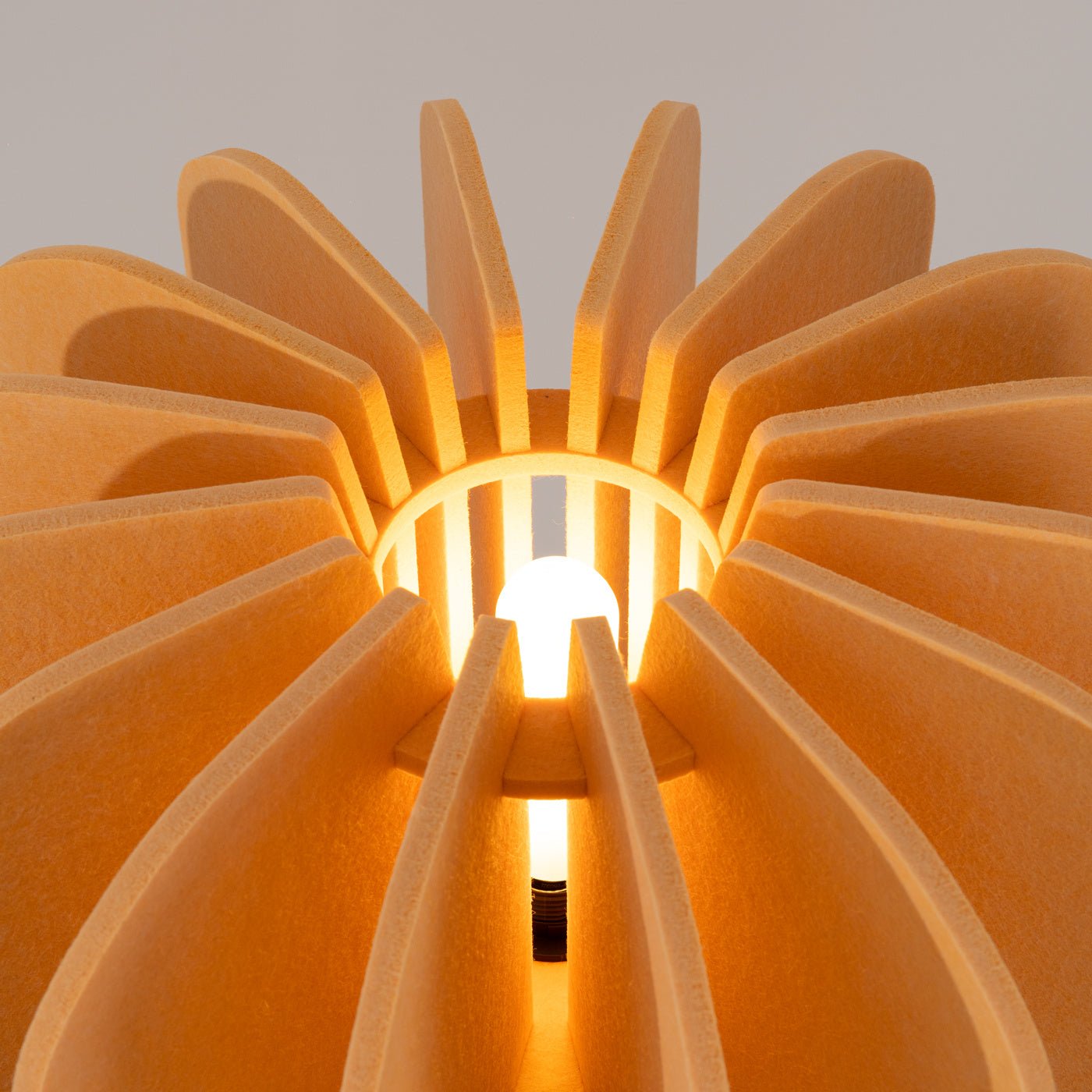 Stehleuchte "MULA 45" – in Gelb | Dexity Lichtdesign
