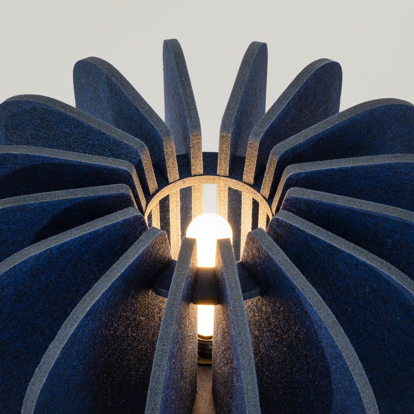 Stehleuchte "MULA 45" – in Marineblau | Dexity Lichtdesign
