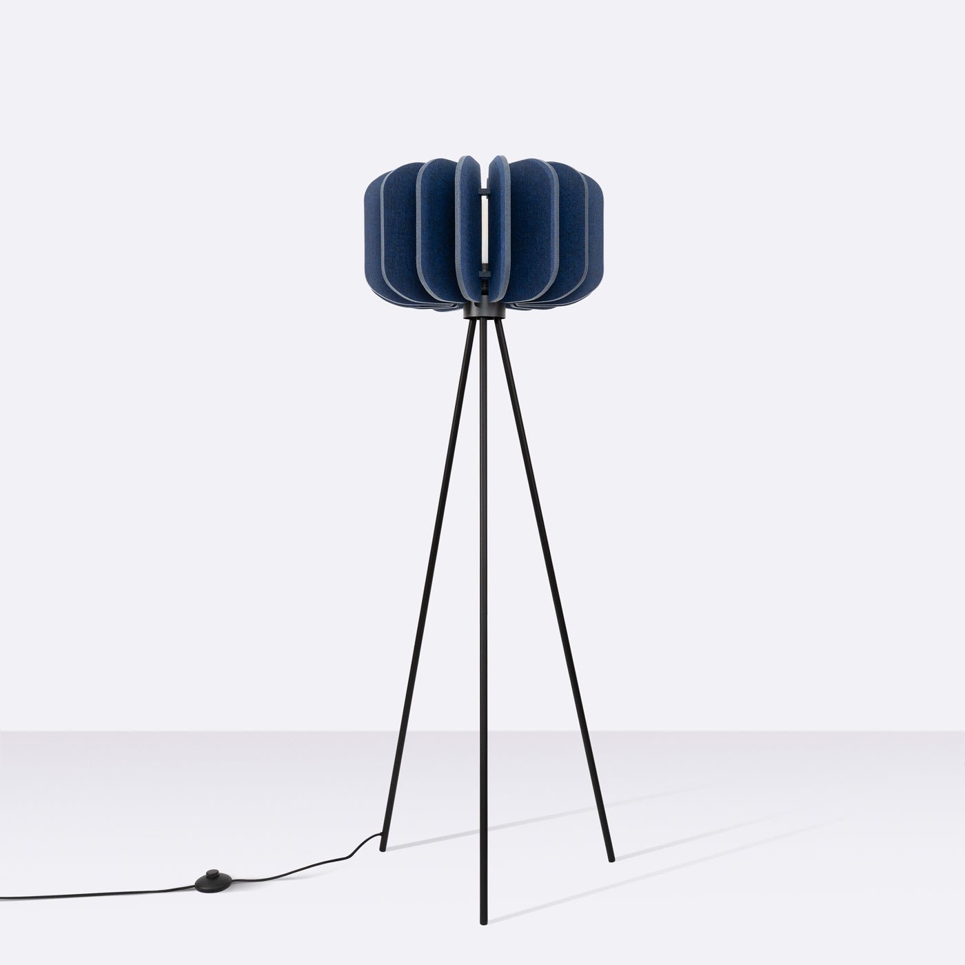 Stehleuchte "MULA 45" – in Marineblau | Dexity Lichtdesign