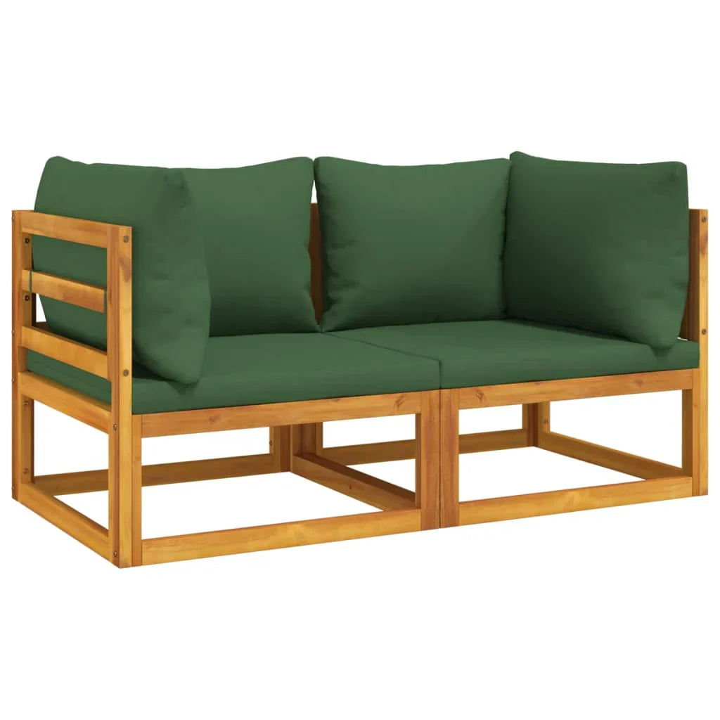 Zweier-Gartensofa aus Holz mit grünen Polstern im modernen Palettenstil für den Outdoor-Bereich.