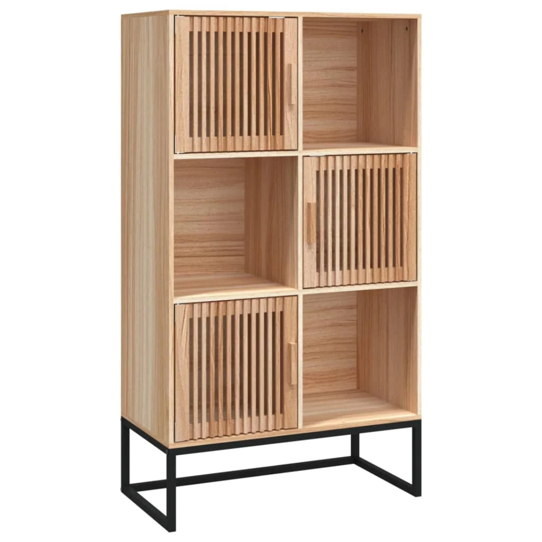 Modernes Regal mit offenen Fächern und Lamellentüren aus hellem Holz auf schwarzem Metallgestell.
