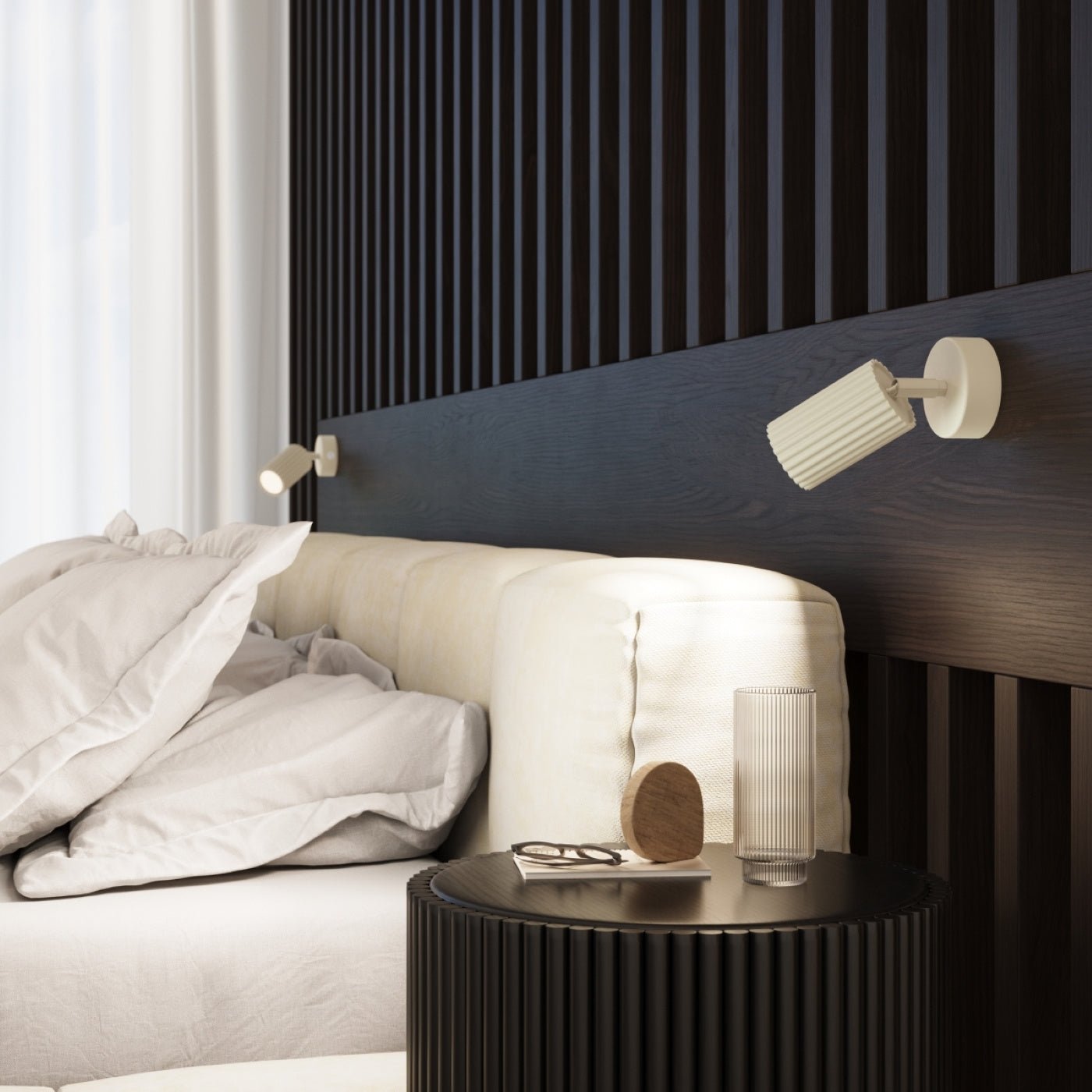 Schwarze KARBON-Leuchte mit geriffelter Oberfläche – modernes Design mit Tiefe und Charakter