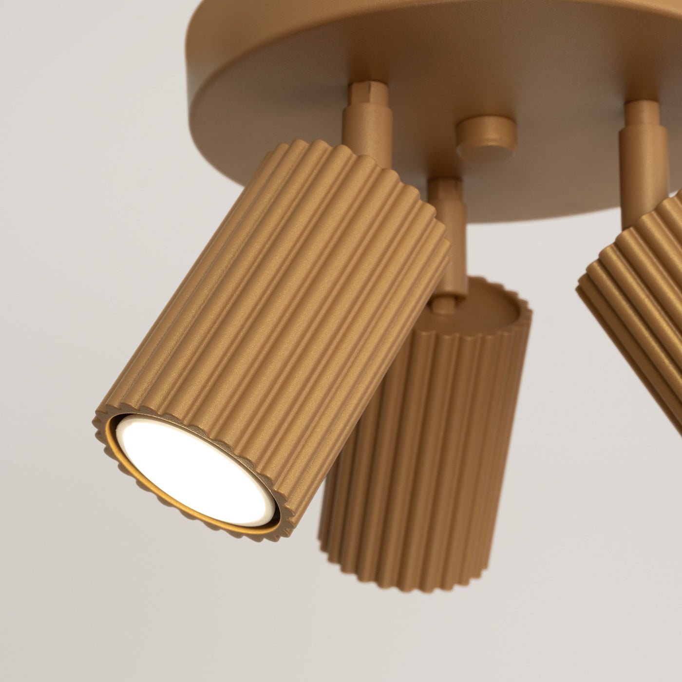 Deckenleuchte "KARBON 3P" – Deckenleuchte in Golden | Dexity Lichtdesign