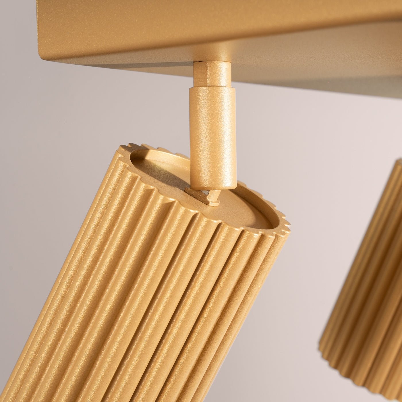 Deckenleuchte "KARBON 4" – Deckenleuchte in Golden | Dexity Lichtdesign