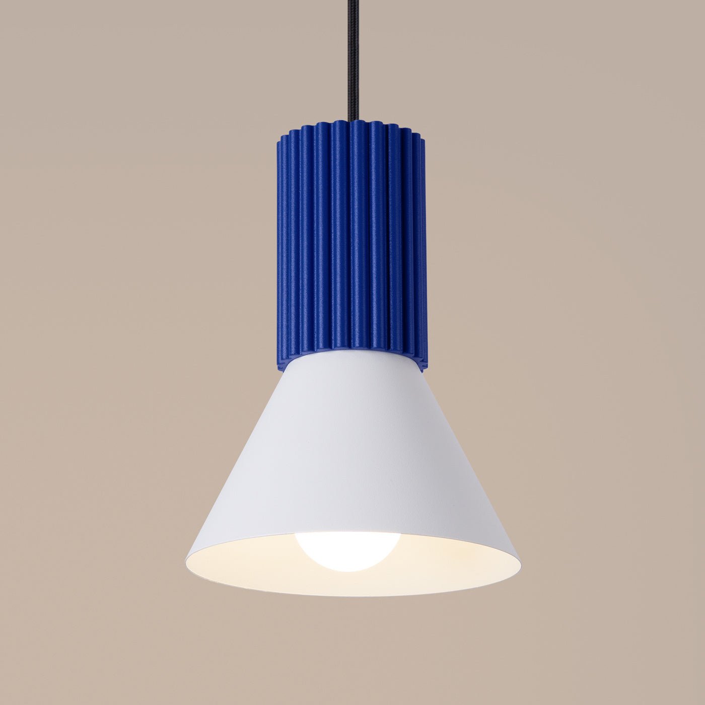 Pendelleuchte "ESTRIA 1" – in Ultramarin | Dexity Lichtdesign