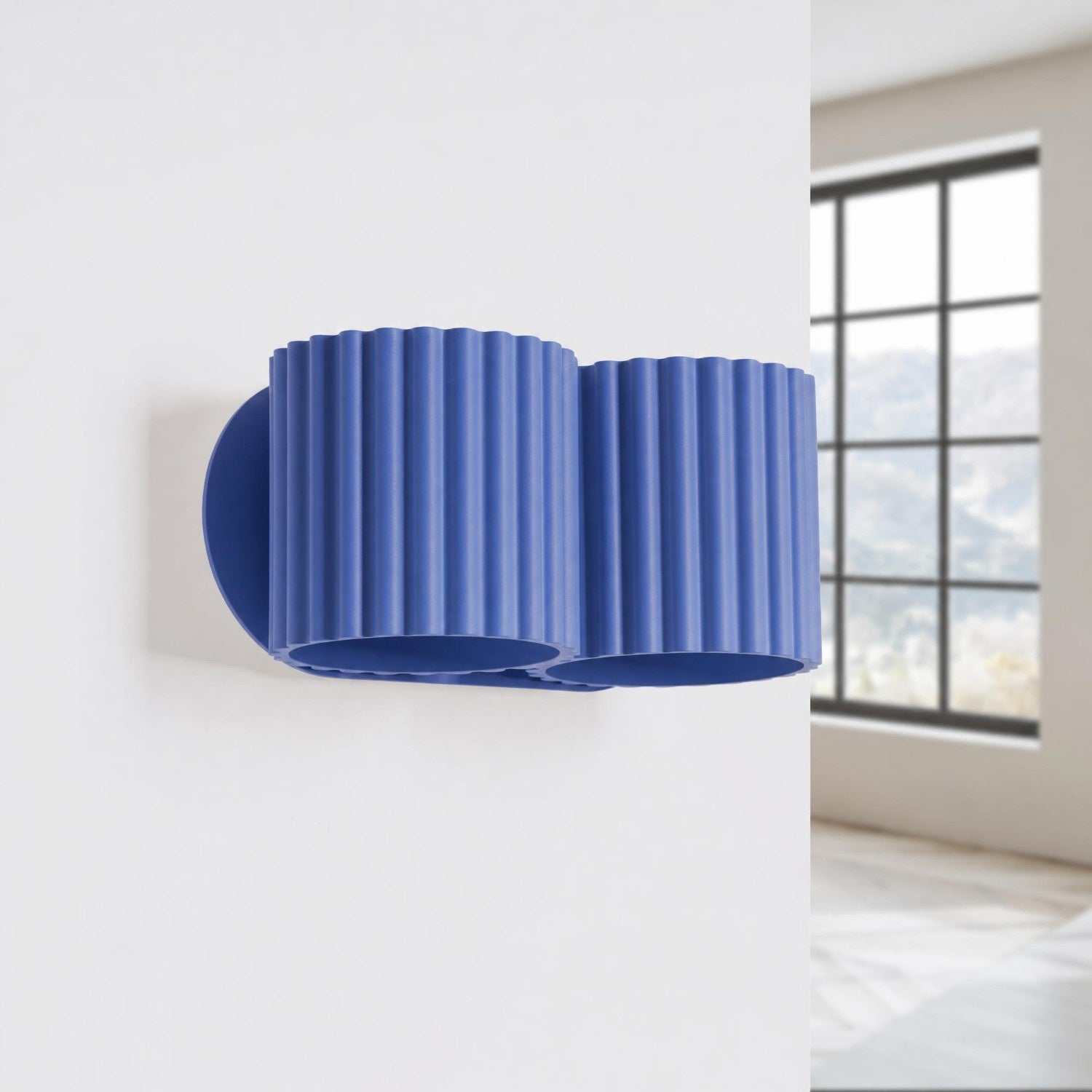 Wandleuchte AURA 2 in Ultramarin – zwei geriffelte Leuchtenkörper mit Up- & Downlight | Dexity