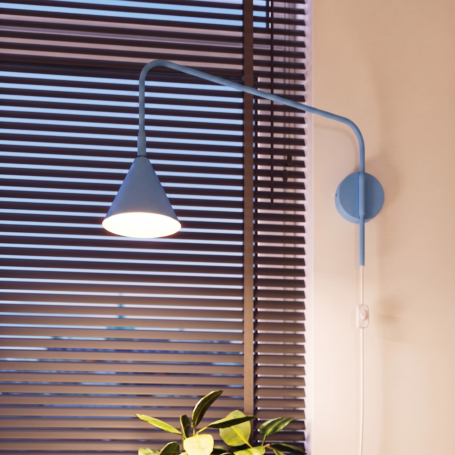 Wandleuchte "NOX" mit Stecker und Kabelschalter