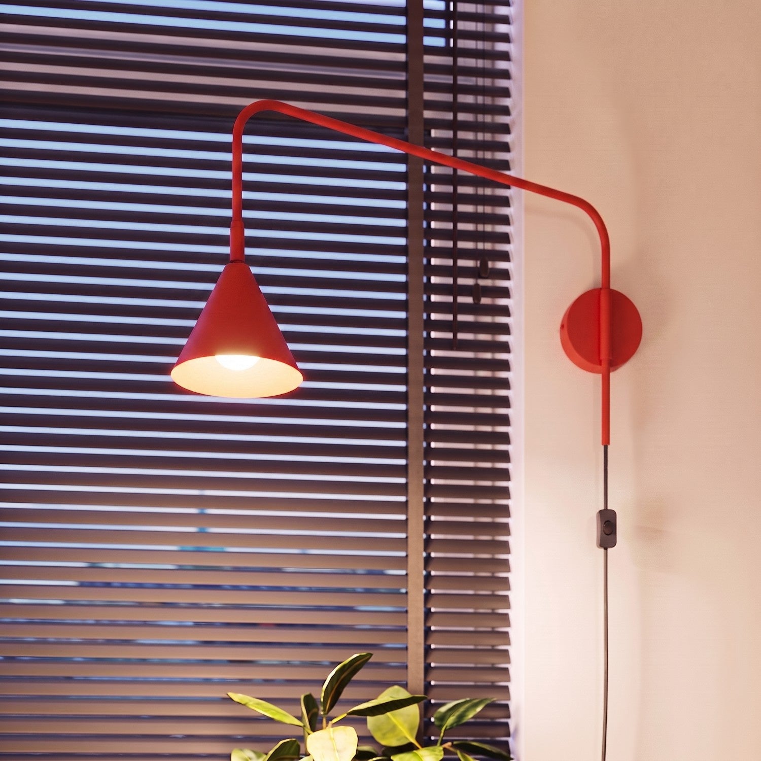Wandleuchte "NOX" mit Stecker und Kabelschalter