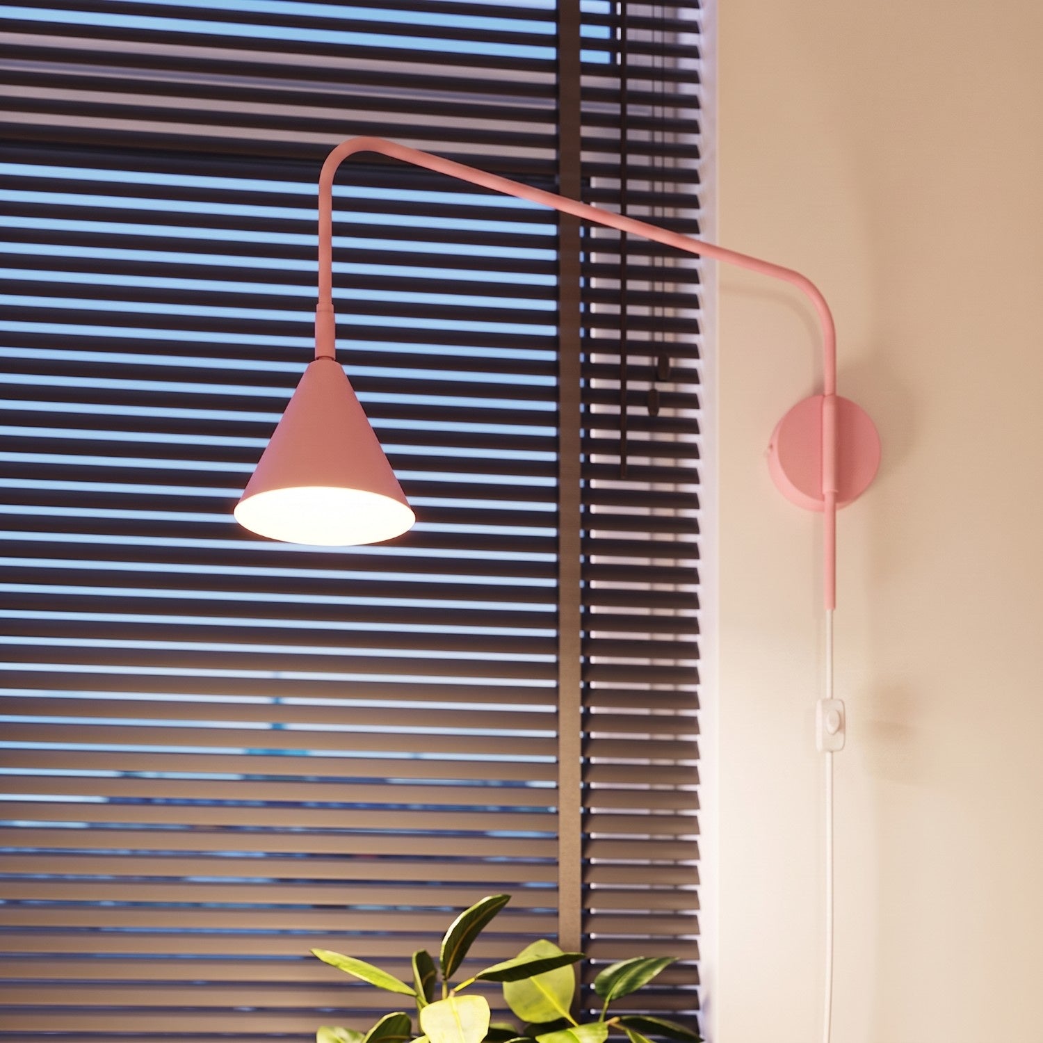 Wandleuchte "NOX" mit Stecker und Kabelschalter