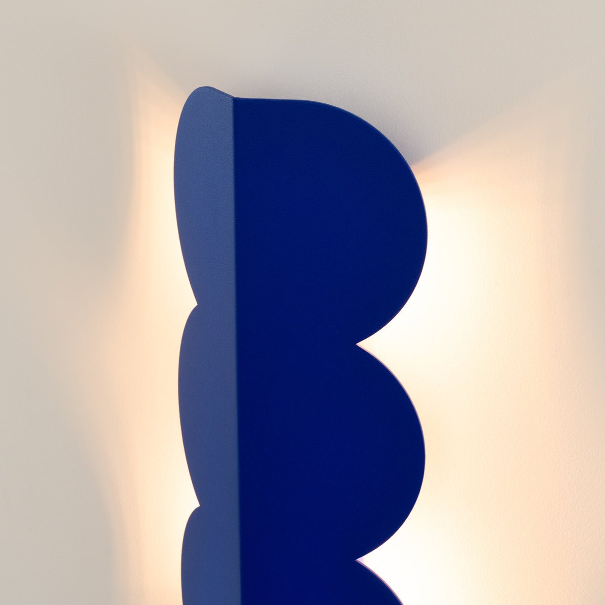 Wandleuchte "BISCUIT" – Wandleuchte in Ultramarin | Dexity Lichtdesign